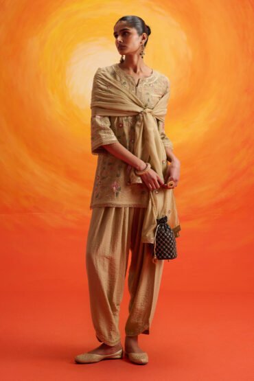 Vaara Kalini Light Green Embroidered Suit Set with Dupatta