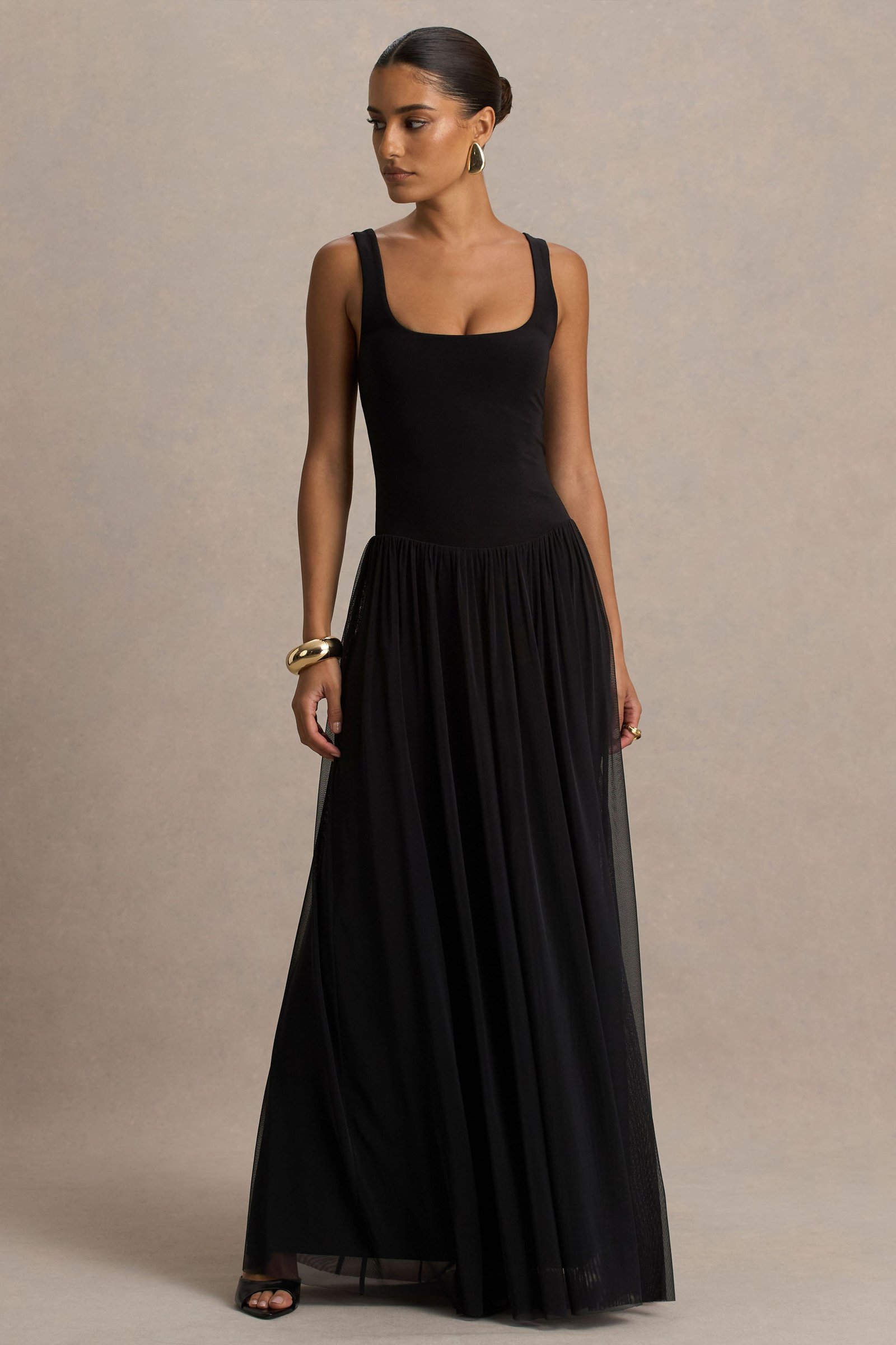 Black Scoop-Neck Maxi Dress With Pleated Skirt