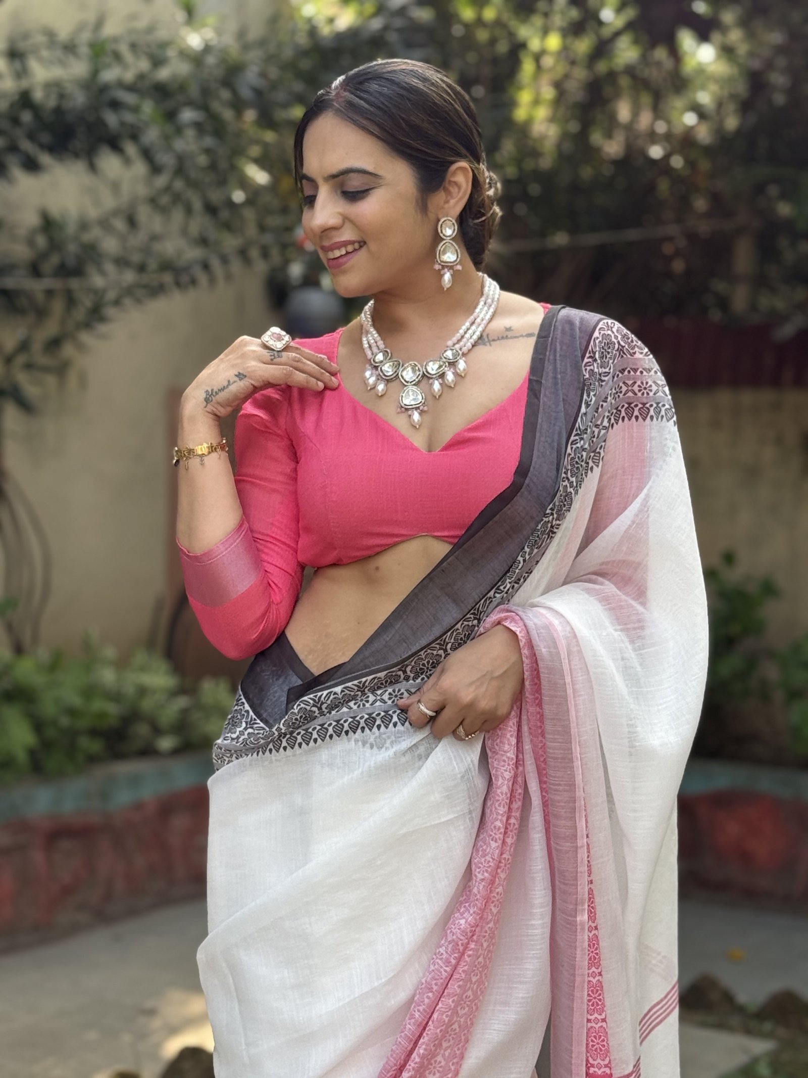 Elegant White and Pink Pure Linen Digital Printed Saree with Black Border
