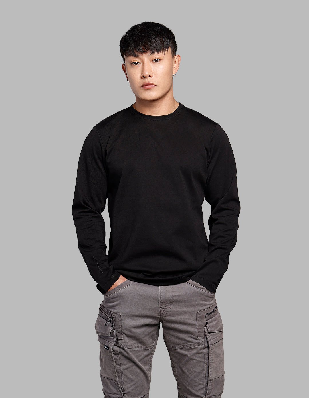 Black Full Sleeves Round Neck Tee