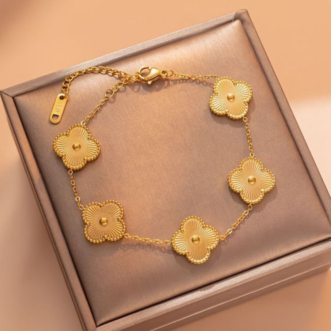 Blazing Clover Chain Bracelet